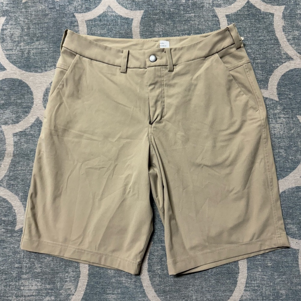 Lululemon men’s khaki shorts